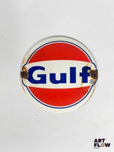 Plaque émaillée ronde Gulf Diamètre : 15 cm Petits éclats et traces de rouille Reproduction moderne