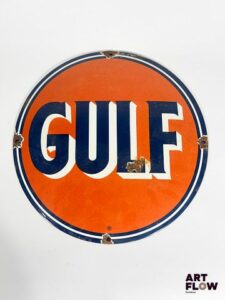 Plaque émaillée ronde Gulf Diamètre : 30 cm Petits éclats et traces de rouille Reproduction moderne