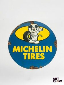 Plaque émaillée ronde Michelin Tires Diamètre : 30 cm Petits éclats et traces de rouille Reproduction moderne