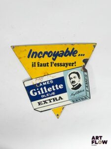 Plaque émaillée triangulaire Gillette Dimensions : 30 x 30 cm Petits éclats et traces de rouille