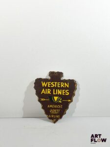 Plaque émaillée triangulaire Western Air Lines 20 x 18 cm Petits éclats et traces de rouille