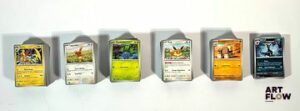 POKEMON ETB vide contenant environ 543 cartes communes et peu communes. Séries diverses Etats variables selon les cartes