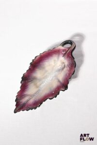POL CHAMBOST (1906-1983) Coupe 31 "Feuille" en faience émaillée à couverte polychrome à l'intérieure, noire à l'extérieure. Incisée au revers "Made in France, PC, 31" 28 x 14 x 8 cm Bibliographie : Philippe Chambost, "Pol Chambost, Sculpteur-Céramiste 1906-1983", Somogy Editions d'Art, Paris, 2006, modèle similaire p. 76