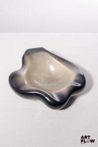 POL CHAMBOST (1906-1983) Importante et rare coupe 1056 de forme libre en faience à couverte émaillée polychrome. Incisé à la base "1056, Poterie Pol Chambost, Made in France" 26 x 23 x 7 cm Bibliographie : Philippe Chambost, "Pol Chambost, Sculpteur-Céramiste 1906-1983", Somogy Editions d'Art, Paris, 2006, modèle similaire p. 59 ; p. 84