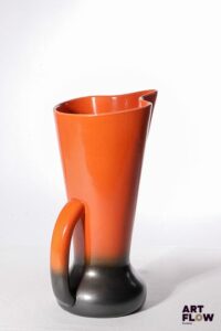 POL CHAMBOST (1906-1983) Pichet 1041 en faience émaillée à couverte bicolore. Incisé au revers "1041, PC, Made in France" 30 x 15 x 20 cm env. Bibliographie : Philippe Chambost, "Pol Chambost, Sculpteur-Céramiste 1906-1983", Somogy Editions d'Art, Paris, 2006, modèle similaire p. 81