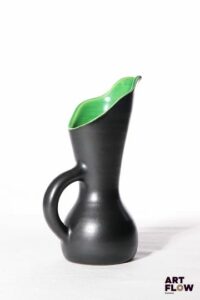 POL CHAMBOST (1906-1983) Pichet 898 en faience émaillée à couverte noire à l'extérieure, verte à l'intérieur. Incisé au revers "Poterie Pol Chambost" et tampon "Made in France" 20 x 10 cm env. Bibliographie : Philippe Chambost, "Pol Chambost, Sculpteur-Céramiste 1906-1983", Somogy Editions d'Art, Paris, 2006, modèle similaire p. 72