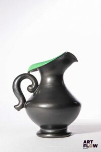 POL CHAMBOST (1906-1983) Pichet en faience émaillée à couverte noire, l'intérieur à couverte verte. Non signé - probablement pichet modèle 831. 25 x 20 x 16 cm env. Bibliographie : Philippe Chambost, "Pol Chambost, Sculpteur-Céramiste 1906-1983", Somogy Editions d'Art, Paris, 2006, modèle similaire p. 96