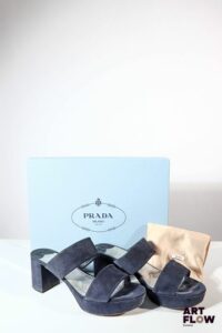PRADA Paire de sandales à talons en daim marine Pointure 38,5 Dans leur boîte Petites traces, usures
