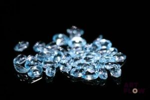 Quarante topazes ovales. 11.35 cts. Dims. moy.: 5.0mm x 3.0mm