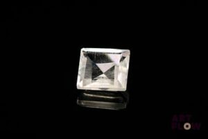 Quartz incolore carré à pans vifs. 4.39 cts. 10.0mm x 10.0mm