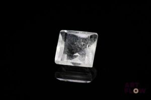 Quartz incolore carré à pans vifs. 4.97 cts. 10.0mm x 10.0mm
