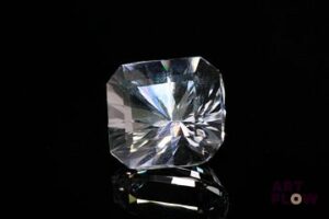 Quartz incolore coussin fantaisie. 21.24 cts. 17.7mm x 16.3mm