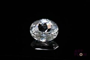Quartz incolore ovale. 5.63 cts. 12.0mm x 9.9mm