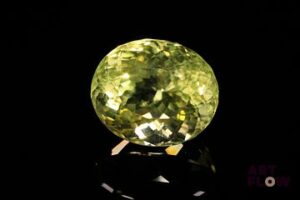 Quartz «Lemon» ovale. 14.21 cts. 16.2mm x 14.5mm