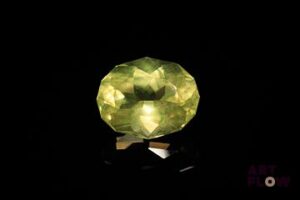 Quartz «Lemon» ovale. 5.60 cts. 13.1mm x 10.5mm