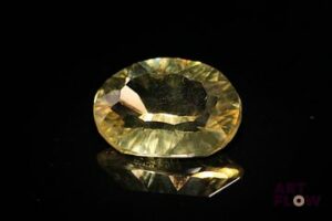 Quartz «Lemon» ovale. Jolie couleur. 13.90 cts. 19.5mm x 14.0mm