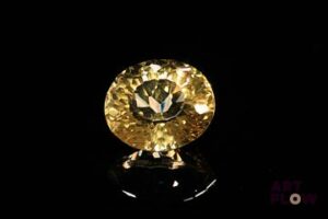 Quartz «Lemon» ovale. Probablement Brésil, non chauffé. 12.65 cts. 16.0mm x 14.0mm