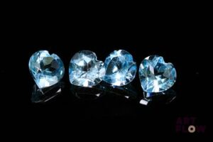 Quatre topazes bleues coeurs. 6.28 cts. Dims. moy.: 7.0mm x 7.0mm