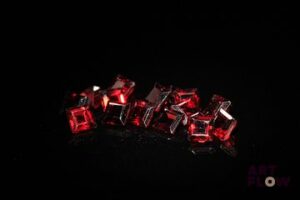 Quinze grenats carrés à pans vifs. Probablement Mozambique. 7.18 cts. Dims. moy.: 4.0mm x 4.0mm
