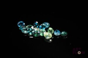 Quinze saphirs bleus verts ovales. 2.99 cts. Dims. moy.: 3.5mm x 3.0mm