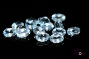 Quinze topazes bleues ovales. 8.10 cts. Dims. moy.: 6.0mm x 4.0mm
