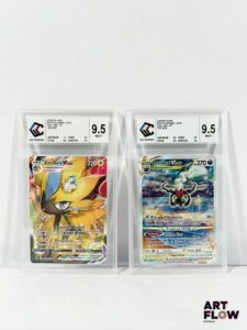 Réunion de 2 cartes Pokémon gradées CCC Grading de la série Epée&Bouclier : Zenith Suprême (EB12.5) : - Darkrai Vstar GG50/GG70 - Galar Gallery (GG) Alternative - CCC 9,5 (Neuf +). - Zeraora Vstar GG42/GG70 - Galar Gallery (GG) Alternative - CCC 9,5 (Neuf +). Cartes en français.