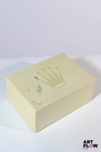 ROLEX Boîte et sur boîte, numérotée 31.00.04 18 x 13 x 7,5 cm Accidents, tâches