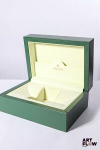 ROLEX Boîte et sur boite, numérotée 31.00.04 18 x 13 x 7,5 cm Tâches