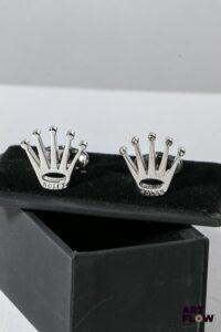 ROLEX Paire de boutons de manchette argentés H. 2 cm