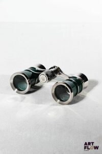 ROLEX Paire de jumelles de théâtre en métal argenté laqué en vert. Elles étaient offertes aux clients VIP de la marque. Dans sa boîte d'origine 5,5 x 9,5 cm Très bon état général