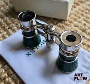 ROLEX Paire de jumelles de théâtre. Objet collector pour les clients VIP de la marque. Etat proche du neuf. - Expédition obligatoire.