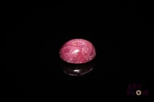 Rubis cabochon ovale. 4.93 cts. 10.1mm x 9.1mm