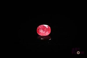Rubis ovale. Probablement Madagascar. 1.31 ct. 7.0mm x 5.0mm