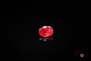 Rubis ovale. Probablement Tanzanie, non chauffé. 1.10 ct. 6.8mm x 5.7mm