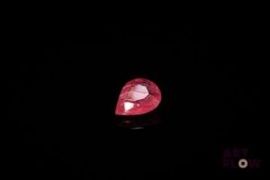 Rubis poire. 1.09 ct. 7.5mm x 5.8mm