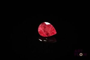 Rubis poire. Jolie couleur. 1.90 ct. 8.8mm x 6.8mm