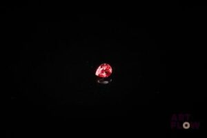 Rubis poire. Très belle couleur, VVS. 0.15 ct. 3.5mm x 2.7mm