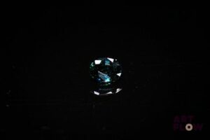 Saphir bleu vert ovale. Jolie couleur. 0.84 ct. 6.0mm x 4.9mm