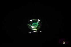 Saphir bleu vert ovale. Probablement Australie. 1.10 ct. 8.0mm x 6.5mm
