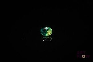 Saphir bleu vert ovale. Probablement Australie, non chauffé. 1.60 ct. 9.5mm x 6.5mm