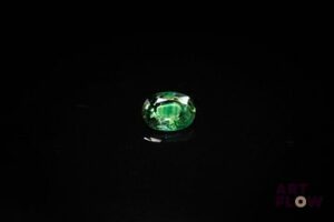 Saphir bleu vert ovale. Très belle couleur. 0.66 ct. 6.0mm x 4.8mm