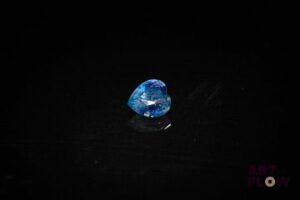 Saphir coeur. Inclusions. 0.86 ct. 6.0mm x 5.5mm
