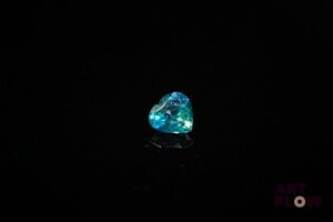 Saphir coeur. Jolie couleur, inclusions. 0.82 ct. 5.8mm x 5.8mm