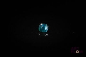 Saphir coussin. Jolie couleur. 0.91 ct. 5.0mm x 5.0mm