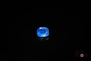 Saphir coussin. Probablement Australie. 0.57 ct. 5.2mm x 4.3mm