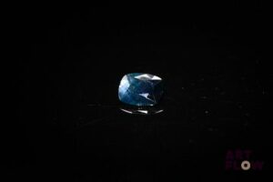 Saphir coussin. Probablement Australie. 0.96 ct. 6.8mm x 5.5mm