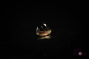 Saphir fumé trillion. Givres. 1.13 ct. 6.7mm x 6.7mm