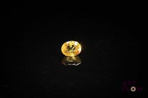 Saphir jaune ovale. Belle couleur. 0.83 ct. 5.0mm x 4.0mm