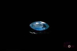 Saphir marquise. Inclusions. 1.58 ct. 10.6mm x 5.1mm