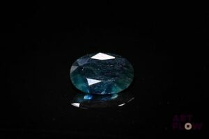Saphir ovale. 6.33 cts. 13.6mm x 9.9mm
